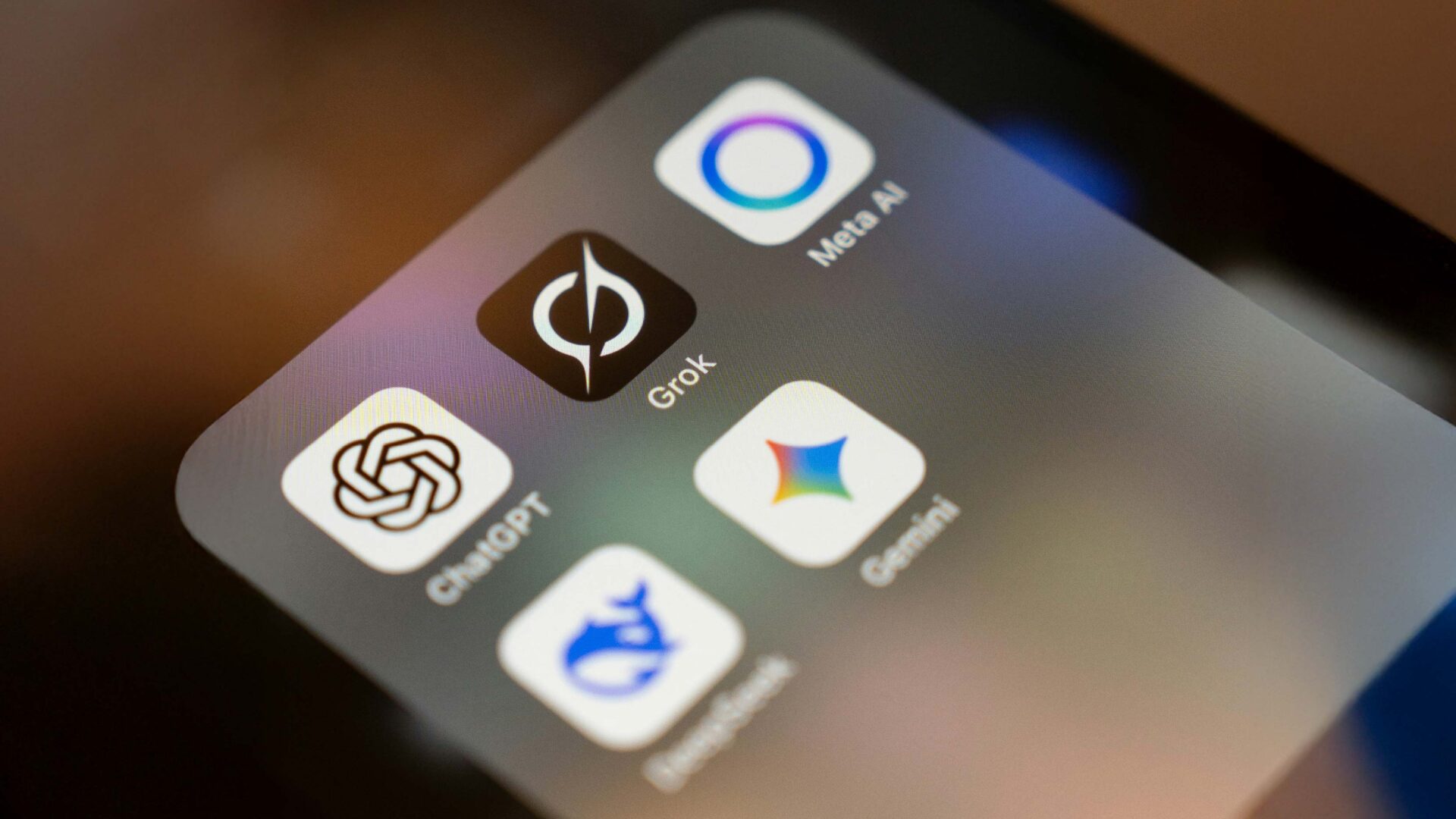 AI คืออะไร? สรุปให้เข้าใจง่ายใน 5 นาที (พร้อมตัวอย่าง AI ในชีวิตประจำวัน ที่คุณใช้อยู่ทุกวัน)